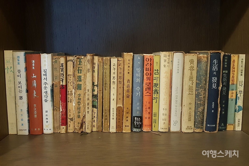 동서양 출판 역사를 보여주는 책들이 다양하게 전시되어 있다. 사진 / 송인경 여행작가