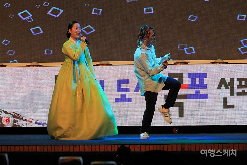 이날 행사에는 국악인 박애리와 댄서 팝핀현준 등의 축하공연이 이어졌다. 사진 / 김세원 기자