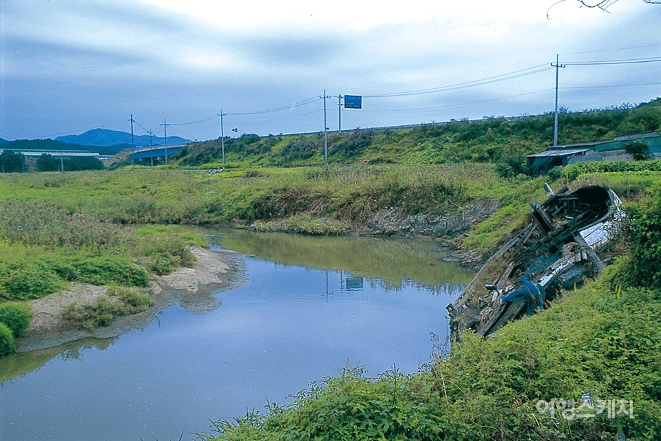 광천의 물길은 이제 끊어져 그 흔적만 남았다. 2003년 11월. 사진 / 김정민 기자