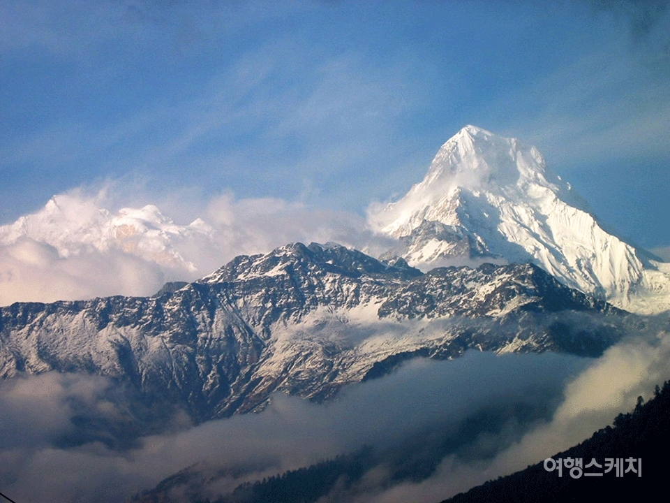 끝도 없이 펼쳐지는 산, 산, 산, 히말라야. 2004년 10월. 사진 / 이분란 객원기자