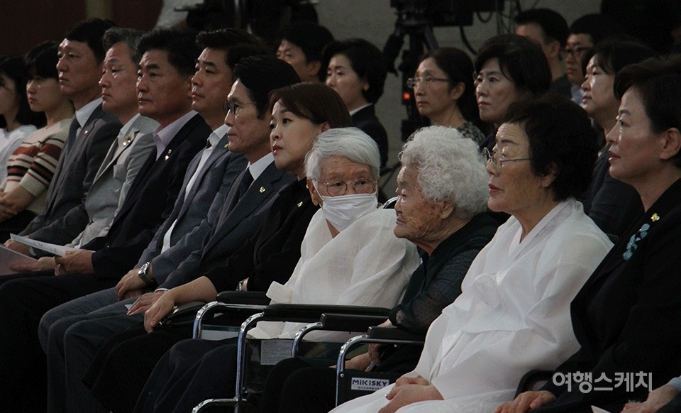 왼쪽부터 김경애 할머니, 이옥선 할머니, 이용수 할머니. 사진 / 유일한 객원기자