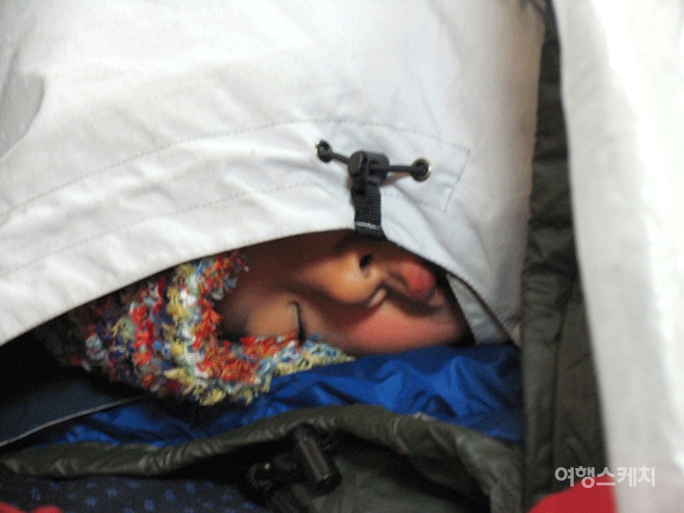 영하 10도에도 아이들은 눈만 감으면 잠이 들었다. 2005년 3월. 사진 / 김진용 기자