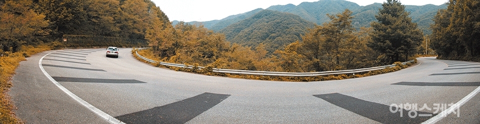 단풍이 피어난 문경의 아름다운 풍경을 자동차로 돌아보는 시간. 2005년 11월. 사진 / 김진용 기자