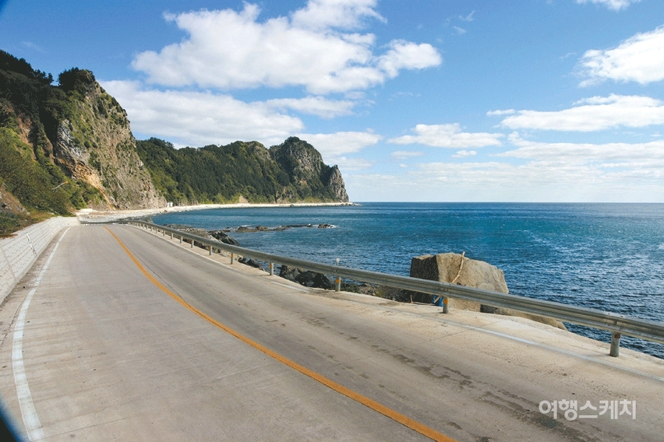 해안일주도로가 바다만큼 시원하다. 2005년 12월. 사진 / 박상대 기자