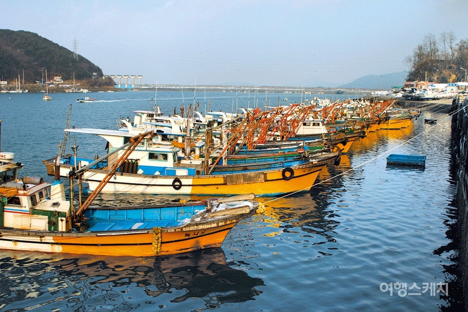 오천항에 정박한 배들. 2006년 2월. 사진 / 박지영 기자