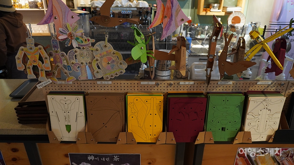 카페 미야우에서 할 수 있는 종이 작품 체험.