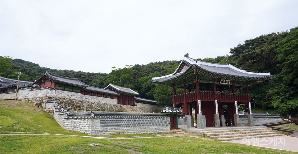 복원되어 일반에 개방된지 10년이 된 남한산성 행궁.