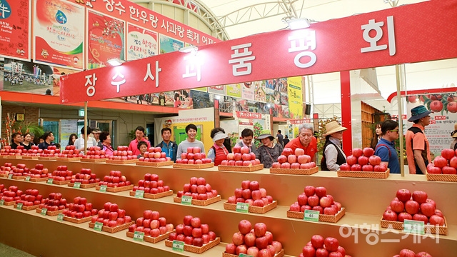 한우랑 사과랑 축제는 한우, 사과, 오미자 등 장수를 대표하는 레드푸드 농특산물을 만날 수 있는 축제다. 사진 / 장수군청