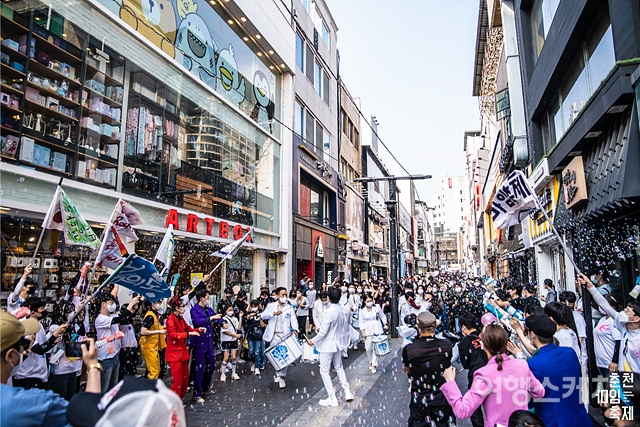 춘천 마임축제는 5월 마지막 주를 전후해 열리는 세계 3대 마임축제 중 하나다. 사진 / 춘천마임축제