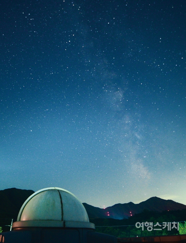 국토정중앙천문대는 평지에 위치해 있어 접근성이 좋은데다 밤하늘 별을 보기에도 최적이다. 사진 / 양구군청