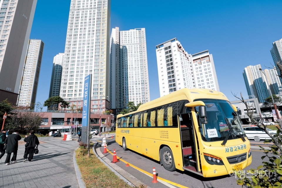사천시티투어 버스는 진주역에서도 승하차가 가능하다. 사진 / 황소영 객원기자