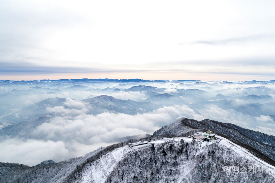 겨울에 설산의 진가를 보여주는 정선 가리왕산으로 케이블카 여행을 다녀왔다. 사진 / 민다엽 기자