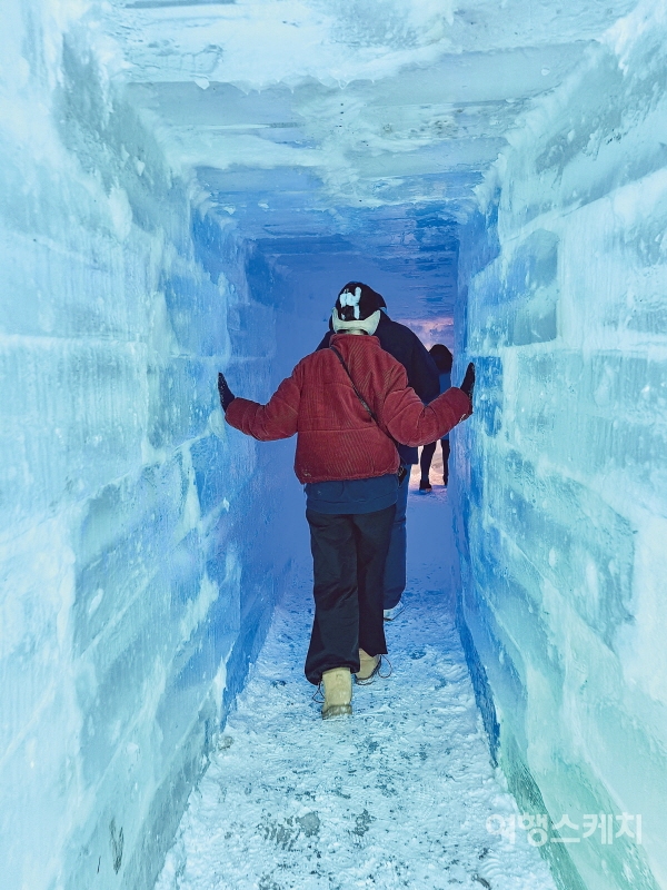 커다란 얼음 조각으로 만든 이글루 내부. 사진 / 민다엽 기자