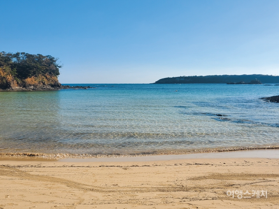 쓰시마 북부에 있는 해변은 맑은 물과 아름다운 풍경을 지녔다. 사진 / 박상대 기자