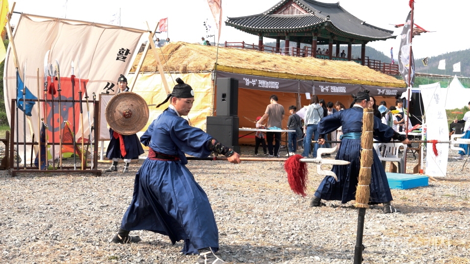 조선시대 군인들의 전통무예 공연도 펼쳐진다. 사진 / 강진군청