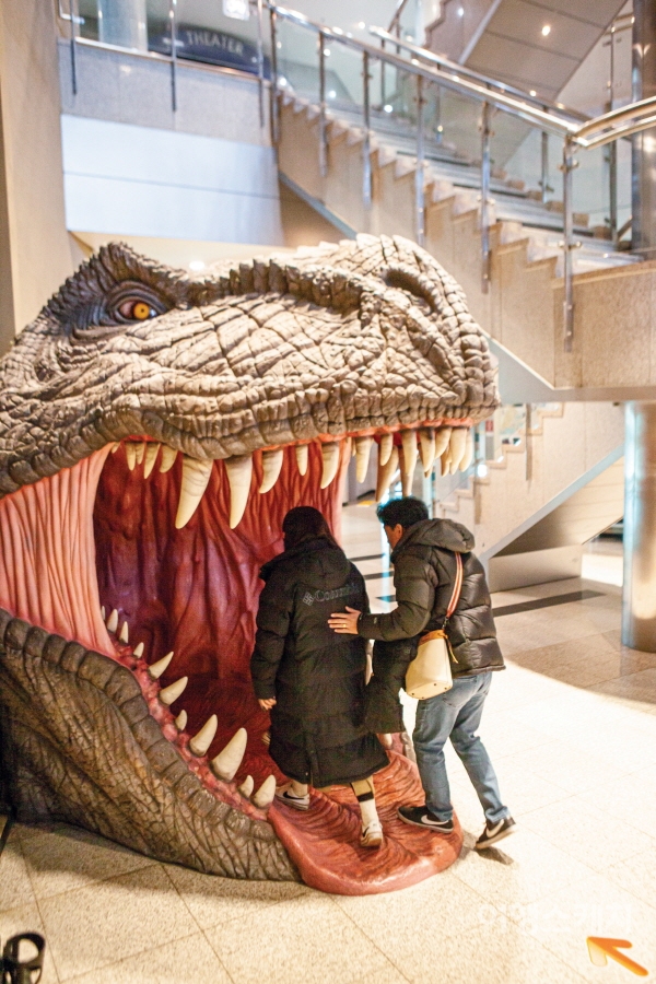 고성공룡박물관의 제3전시실 입구가 인상적이다. 사진 / 김수남 여행작가