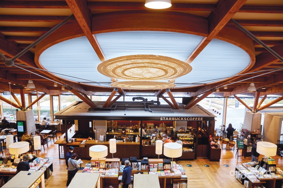 다케오시 도서관은 국내 별마당도서관이 벤치마킹한 곳이기도 하다. 사진 / 김소연 객원기자