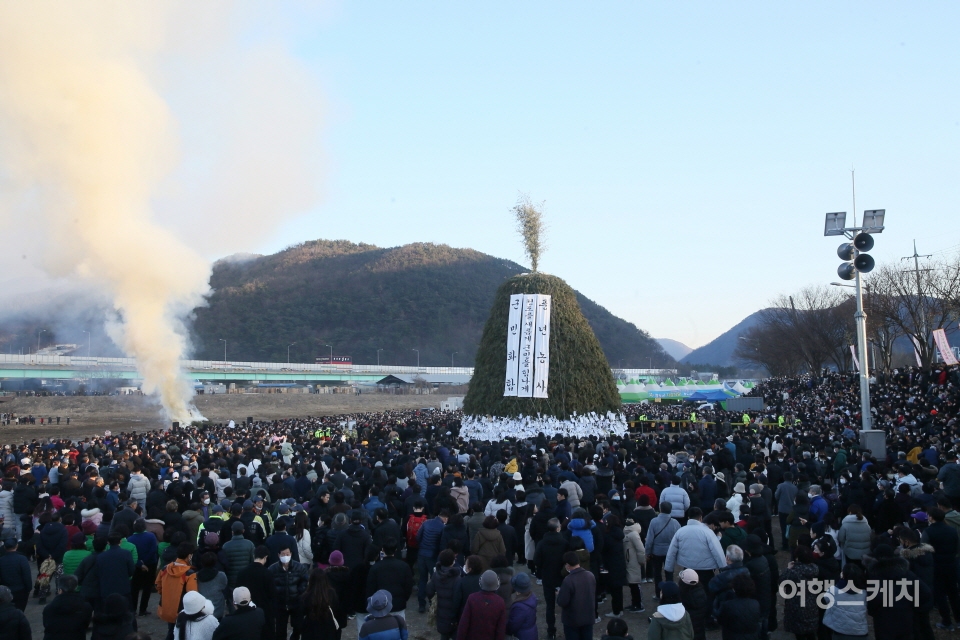 청도 정월대보름 민속한마당이 청도천 둔치에서 개최된다. 사진 / 청도군청