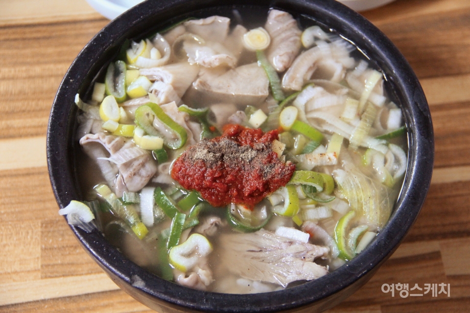 담양창평국밥은 전국의 식도락가들이 찾는 돼지국밥이다. 사진 / 박상대 기자