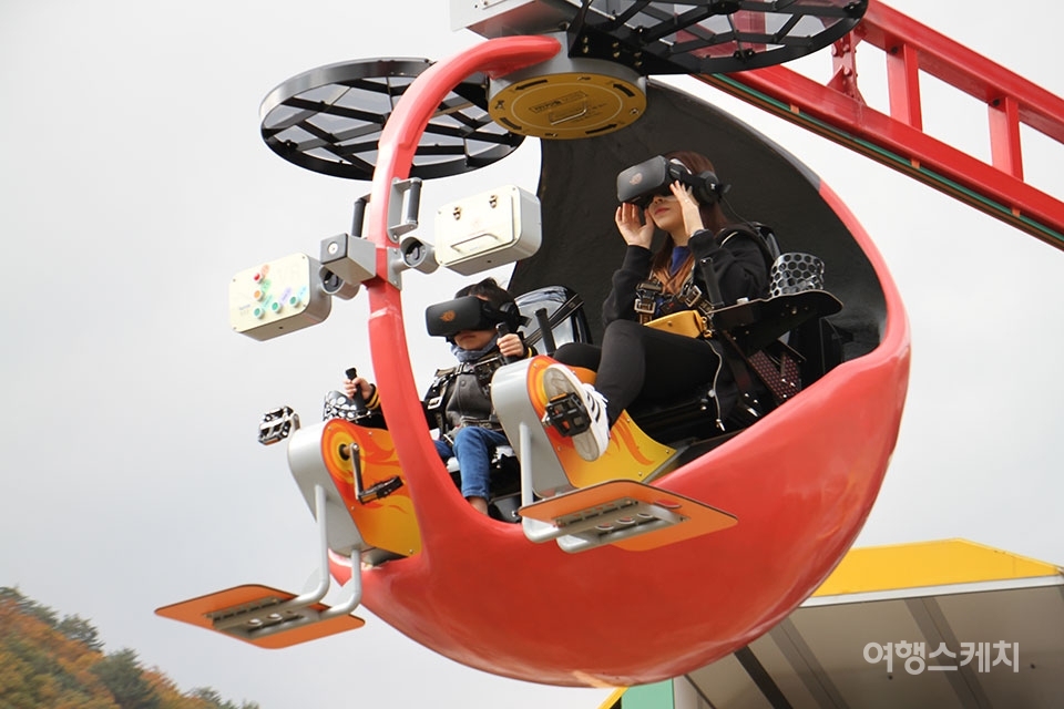 아이들에게 인기가 높은 국내 최초 모노레일 VR 시스템 놀이시설인 정선 스카이벅스는 지난 9월 개장됐다. 사진 / 조용식 기자