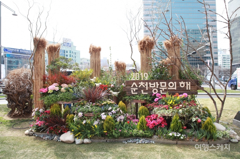 순천 방문의 해를 맞아 서울 청계천 광장에 설치된 상징 조형물. 사진 / 이해열 기자