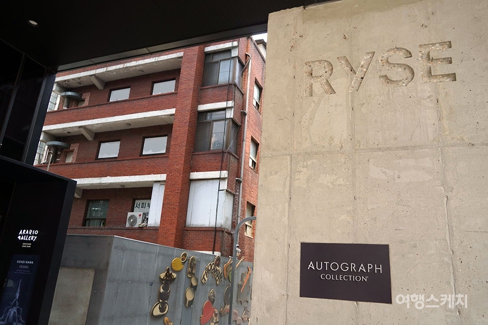 RYSE Hotel은 서울 홍대에 자리한 도심 호텔로 호캉스를 보내기에 알맞은 곳이다. 사진 / 김세원 기자