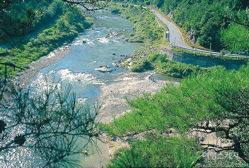 영월 수주면 계곡의 아름다운 풍경. 2003년 9월. 사진 / 신수룡