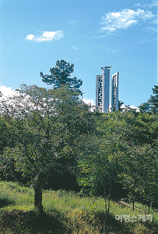 우륵기념탑의 모습. 2003년 10월. 사진 / 김연미 기자