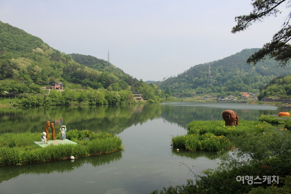 생태공원으로 변모한 교동저수지. 생태공원과 둘레길로 많은 이들의 사랑을 받고 있다. 사진 / 박정웅 기자