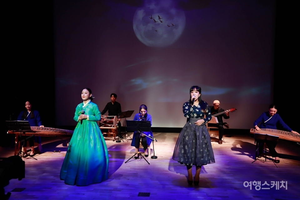 루트머지는 한국 전통음악을 바탕으로 새로운 음악과 변형된 음악을 선보인다. 사진/ 광주문화예술회관