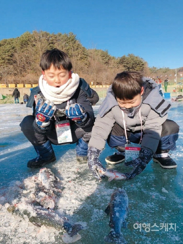 얼음썰매와 얼음낚시 등 농촌에서 겨울에 즐길 수 있는 놀이들을 체험할 수 있다. 사진 / 양평군청