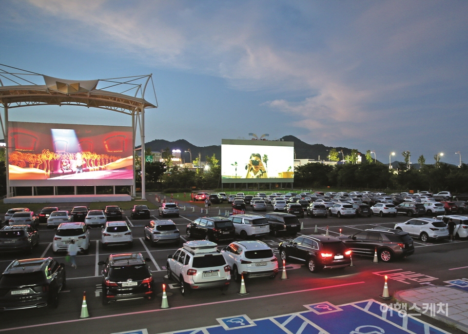 엑스포공원 입구에는 자동차극장이 있으며 축제기간에도 영화를 상영할 계획이다. 사진 / 여행스케치